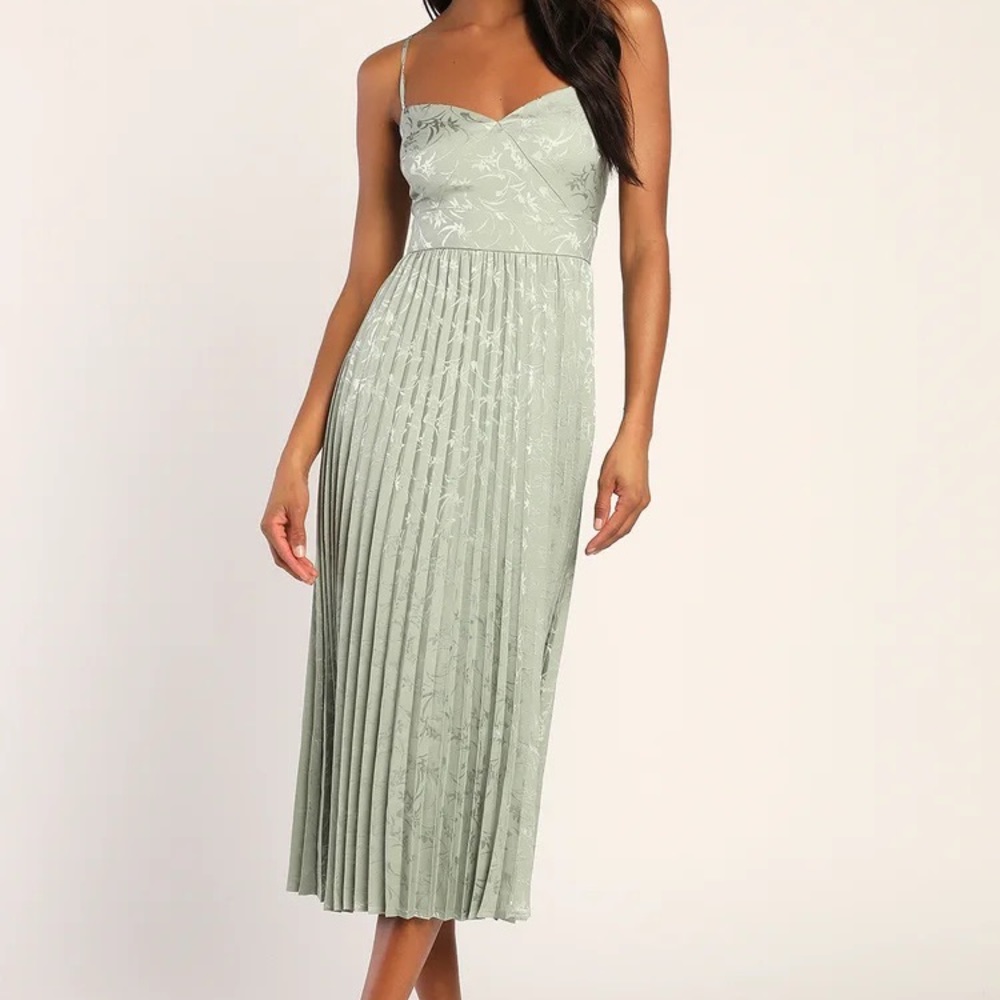 Size XS Regal Romance Sage Floral Jacquard Pleated Satin Midi Dress